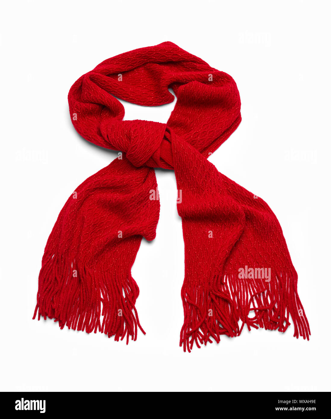 Écharpe en laine rouge isolé sur fond blanc. Banque D'Images