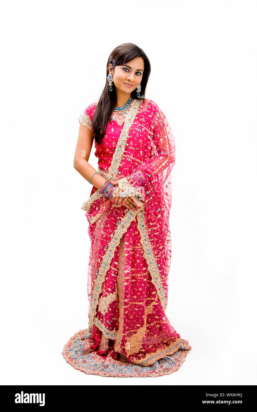 Belle Bangali mariée en robe colorée, isolé permanent Banque D'Images