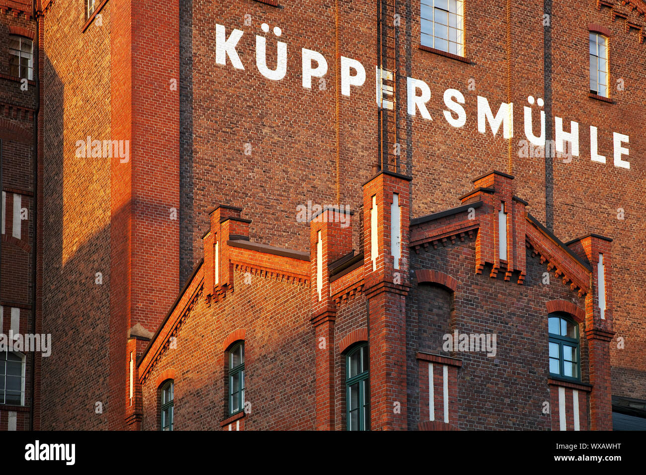 Museum Kueppersmuehle (MKM) dans le port intérieur, Duisburg, Ruhr, Allemagne, Europe Banque D'Images