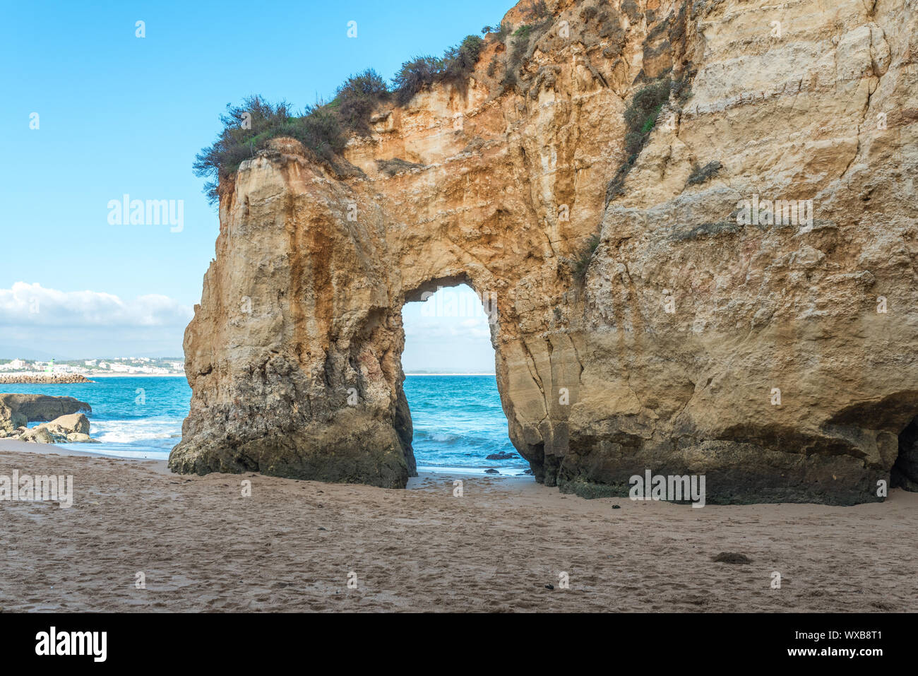 Les falaises de l'Algarve au sud de Lagos, Portugal Banque D'Images