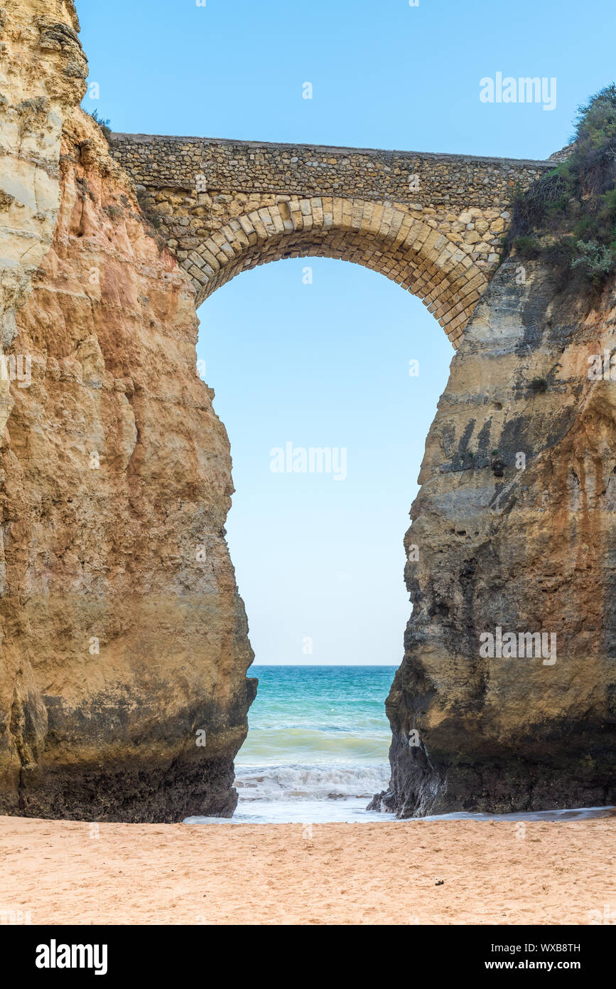 Pont pour les falaises près de Lagos, Portugal Banque D'Images