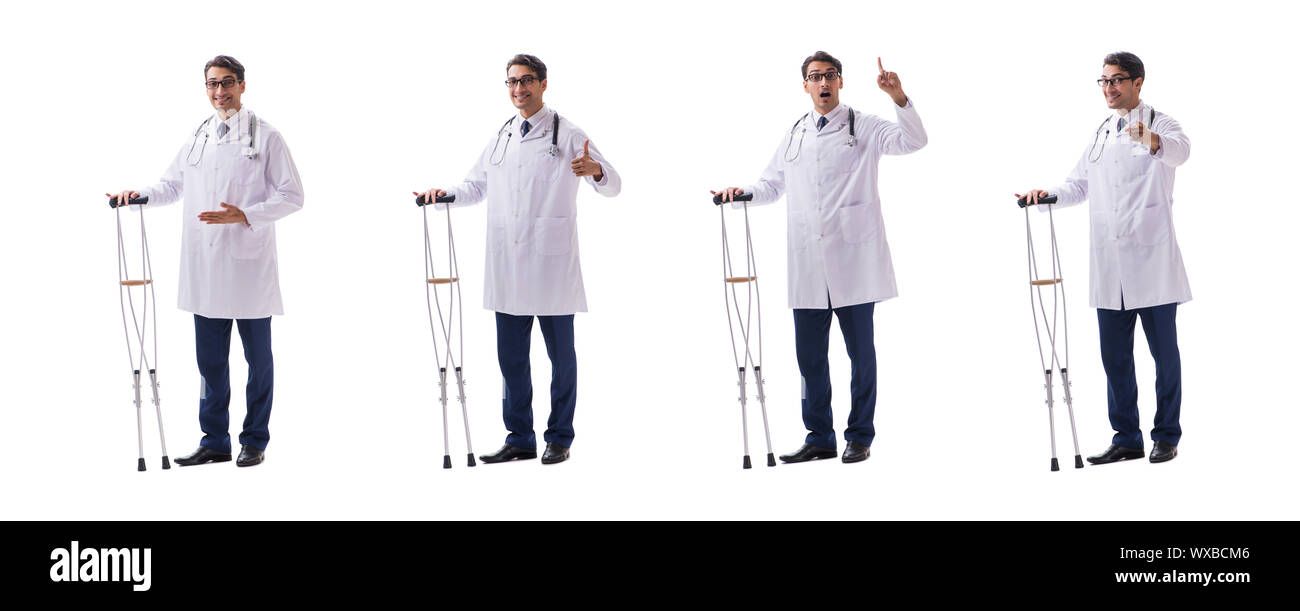 Jeune médecin permanent médecin isolé sur blanc Zone de marche Banque D'Images