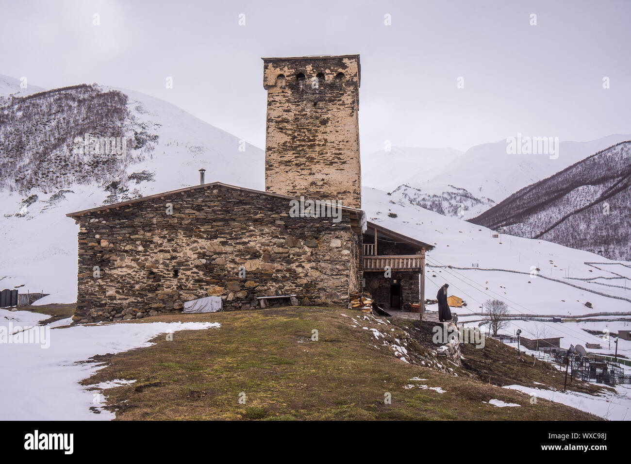 La tour de défense avec l'église orthodoxe Banque D'Images