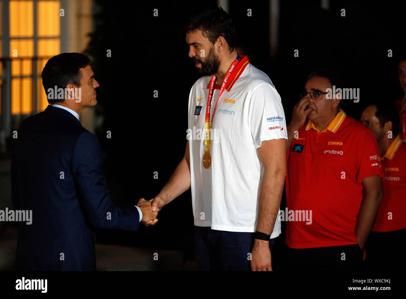 Madrid, Espagne. 16 Sep, 2019. Le Premier ministre espagnol Pedro Sanchez, reçoit l'équipe nationale de basket-ball espagnol après leur victoire dans la Coupe du Monde de Basket-ball FIBA 2019 en Chine, au Palais de la Zarzuela. Credit : SOPA/Alamy Images Limited Live News Banque D'Images