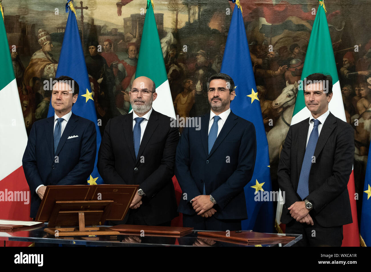 Rome, Italie. 16 Sep, 2019. Premier ministre Giuseppe Conte (L), Vito Crimi Claudio, Riccardo Fraccaro et Roberto Chieppa (R) au cours de la cérémonie d'assermentation de la sous-secrétaires d'État à Rome. Credit : SOPA/Alamy Images Limited Live News Banque D'Images