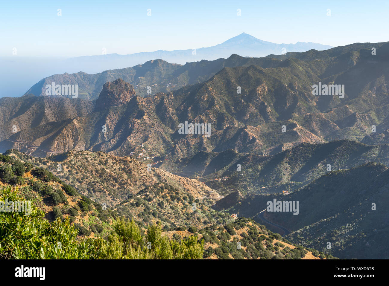 Vue de la Roque Cano, un célèbre cou volcanique sur le côté nord de La Gomera Banque D'Images