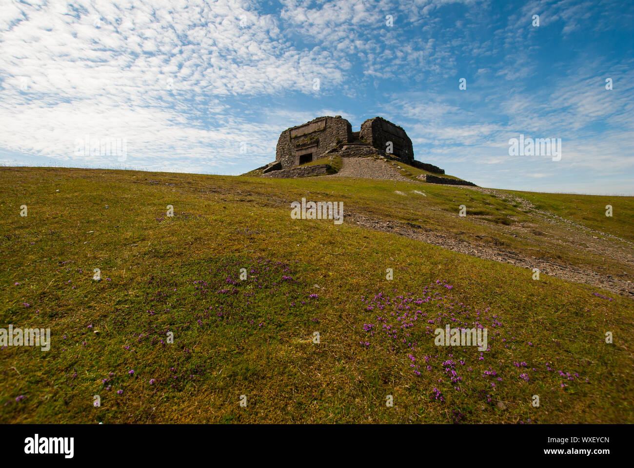 Les vestiges de la tour du Jubilé en haut de Moel Famau (mères mountain) Banque D'Images