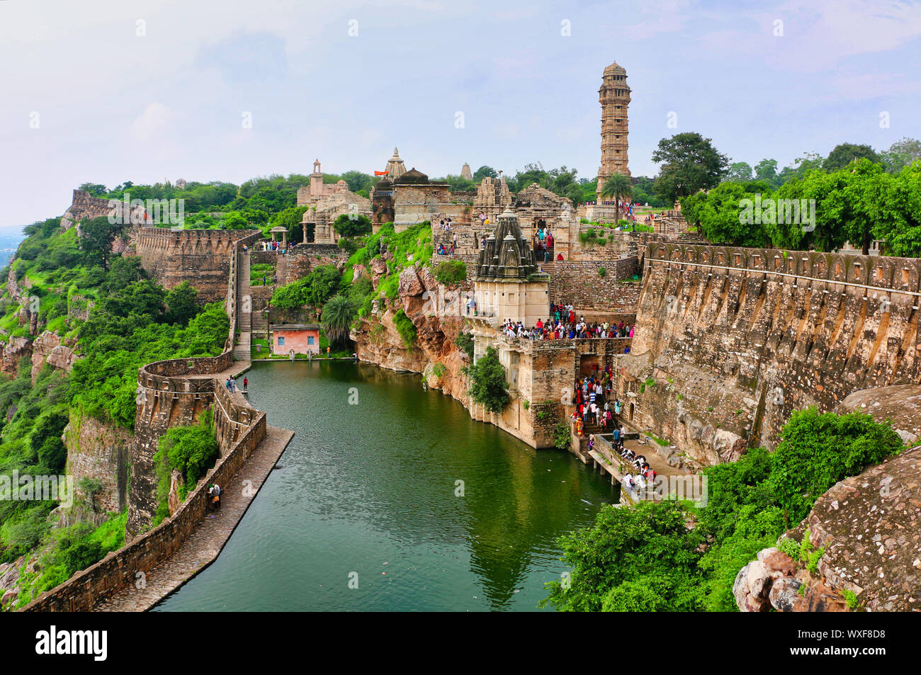 Gaumukh Kund - Ancien fort rempli le réservoir par un ressort pensé pour ressembler à une bouche de vache, Chittorgarh Fort, Rajasthan, Inde Banque D'Images