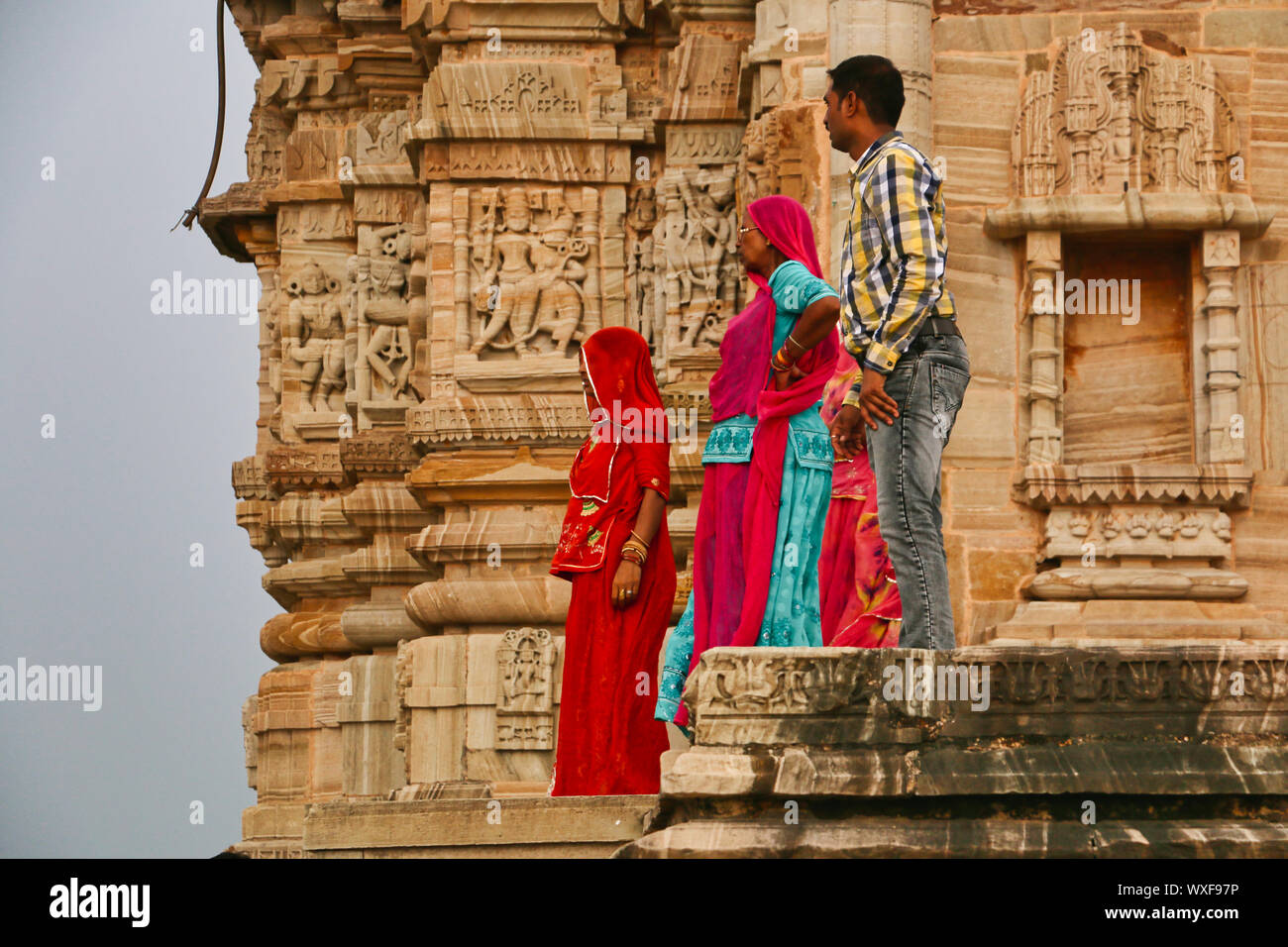 Les femmes du Rajasthan avec le costume traditionnel en Chittorgarh Fort Banque D'Images