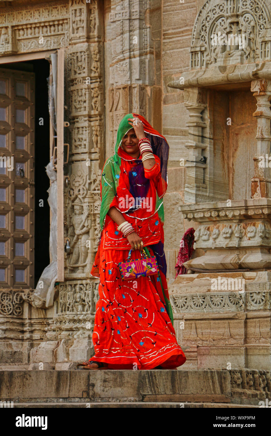 Les femmes du Rajasthan avec le costume traditionnel en Chittorgarh Fort Banque D'Images