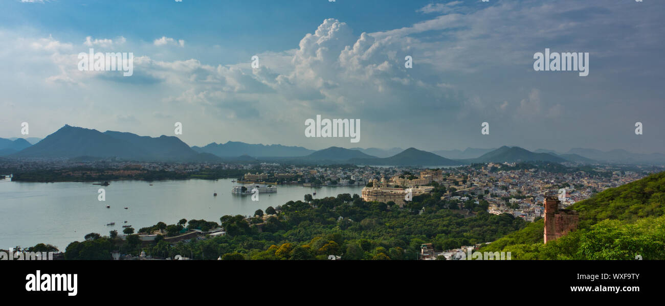 Vue aérienne de Jag Mandir, le lac Pichola, Udaipur, Rajasthan, Inde Banque D'Images