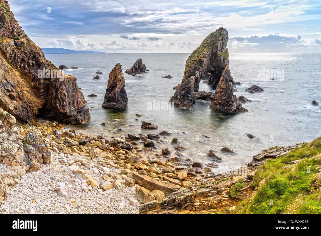 Crohy Head Sea Arch et piles de la mer, dans le comté de Donegal, Irlande Banque D'Images