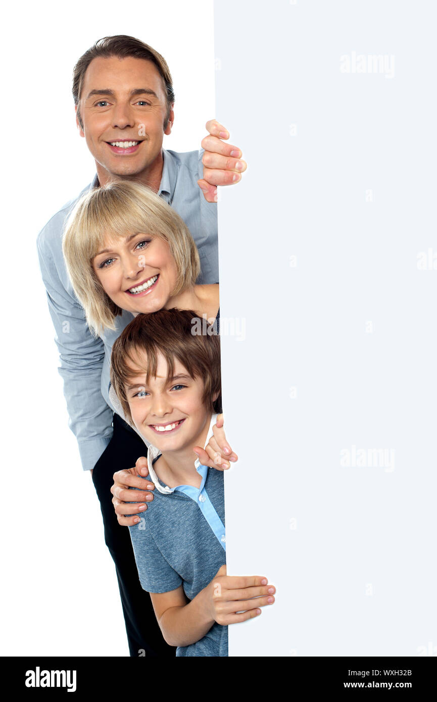 Family posing de derrière blanc vierge conseil ad Banque D'Images