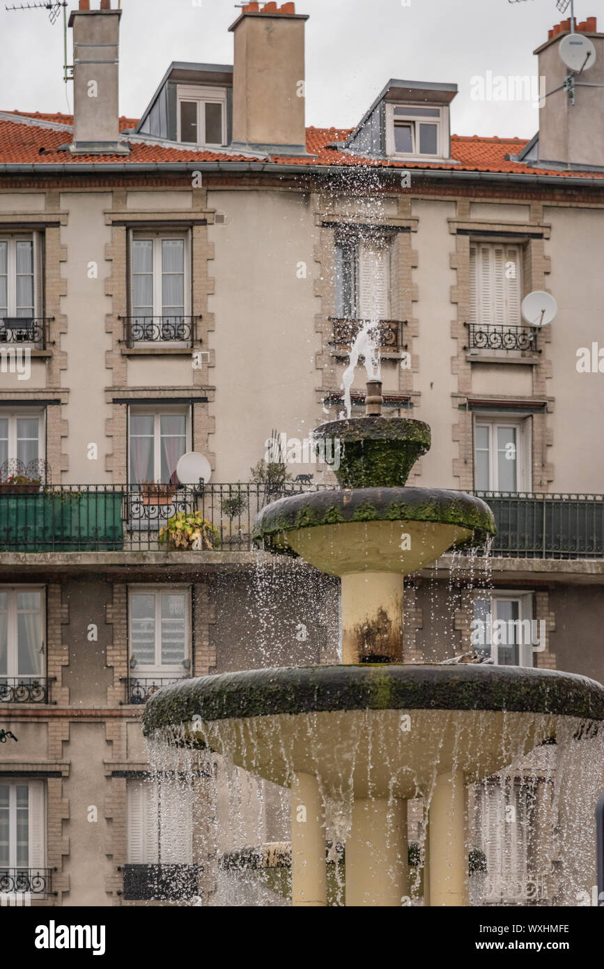 Appartement immeuble, Joinville-le-Point, et fontaine à eau Banque D'Images