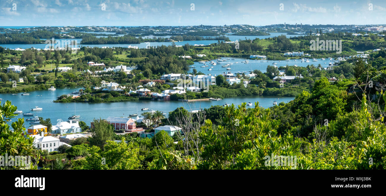 Panorama vers le nord, à travers la baie des Juifs et la baie de Riddell, Bermudes Banque D'Images