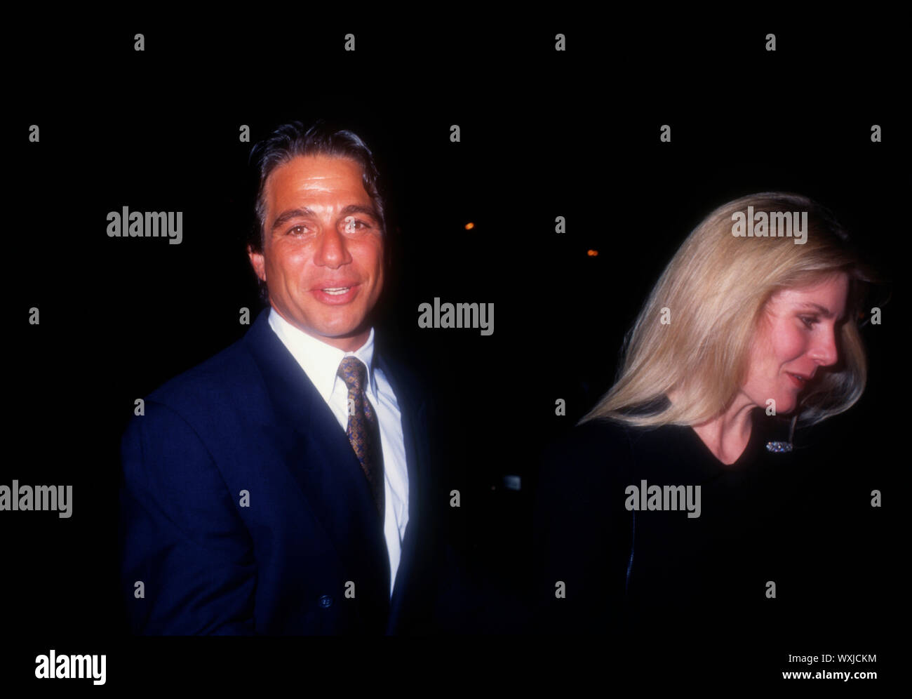 Los Angeles, Californie, USA 12 décembre 1994 acteur Tony Danza et femme Tracy Robinson assister à la clinique gratuite prestations le 12 décmebre 1994, au Beverly Wilshire Hotel à Beverly Hills, Californie, USA. Photo de Barry King/Alamy Stock Photo Banque D'Images