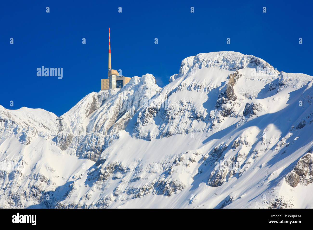 Bâtiments sur le sommet de la montagne Saentis (2502 m), la plus haute montagne dans le massif de l'Alpstein. Appenzell, Banque D'Images