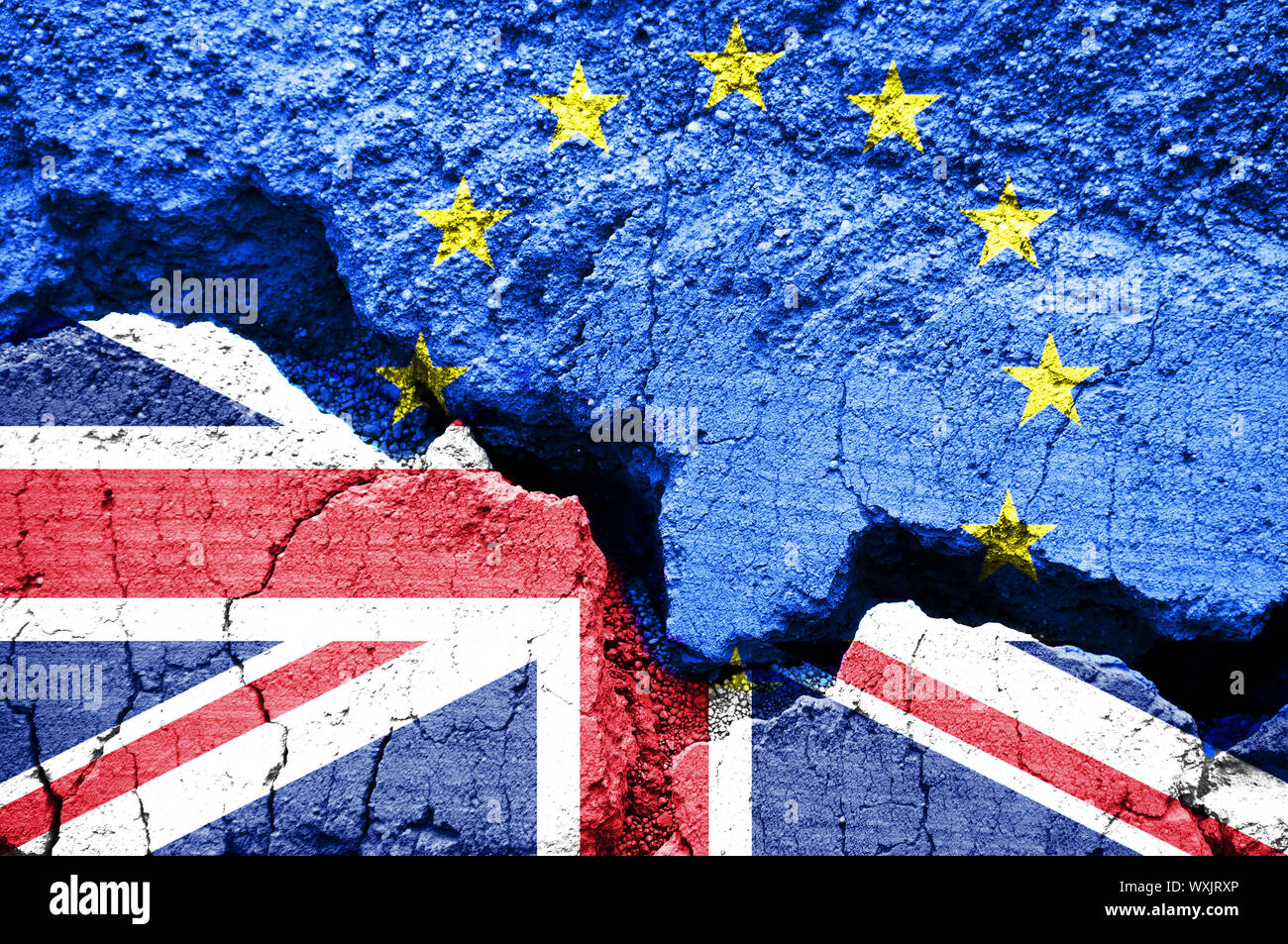 Brexit, les drapeaux du Royaume-Uni et l'Union européenne sur fond craquelé Banque D'Images
