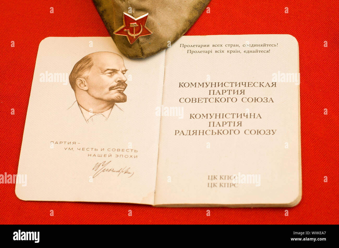 File:Carte de membre du Parti communiste algérien (recto).jpg - Wikimedia Common