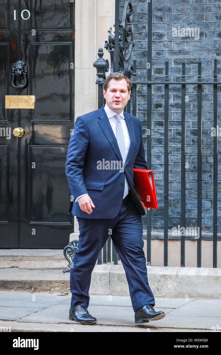 Westminster, London, UK. Sep 17, 2019. Robert Jenrick, député, secrétaire d'État du logement, des communautés et des Gouvernements locaux. Les ministres du gouvernement la sortie No 10 à la suite de la réunion du Cabinet à Downing Street Crédit : Imageplotter/Alamy Live News Banque D'Images