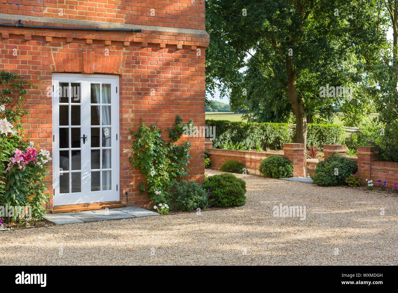 Portes françaises à l'extérieur d'une maison victorienne traditionnelle en Angleterre, Royaume-Uni Banque D'Images