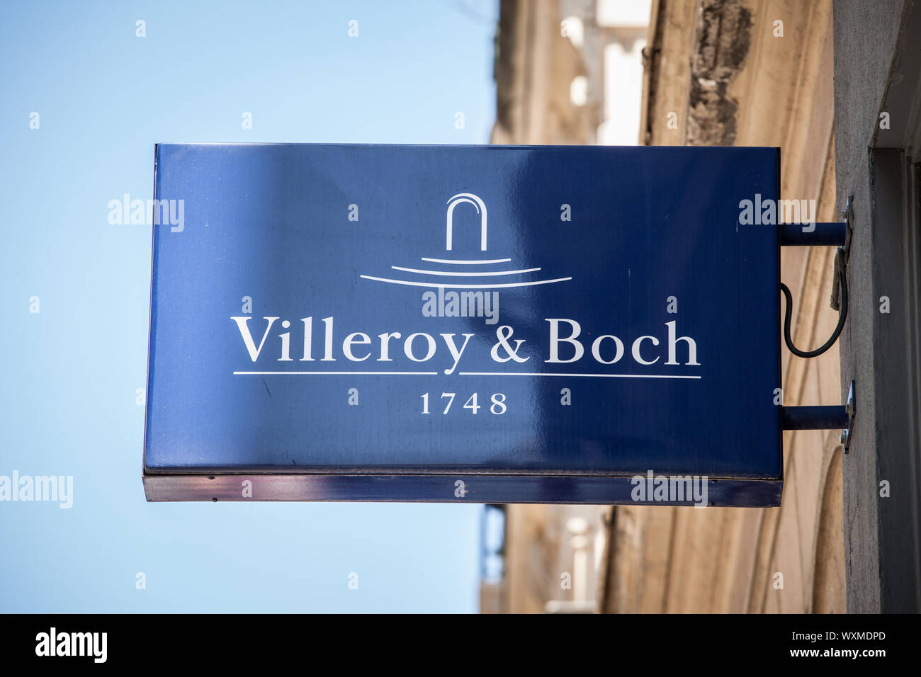 LYON, FRANCE - 14 juillet 2019 : Villeroy & Boch logo en face de leur magasin à Lyon. Villeroy & Boch est un fabricant et un détaillant de la céramique Banque D'Images