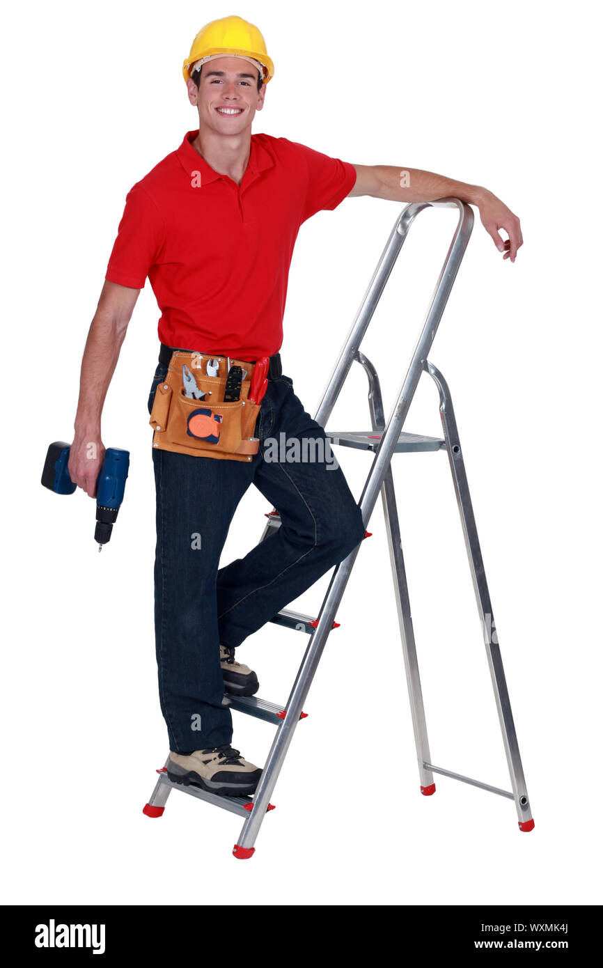 Homme debout sur échelons Banque D'Images
