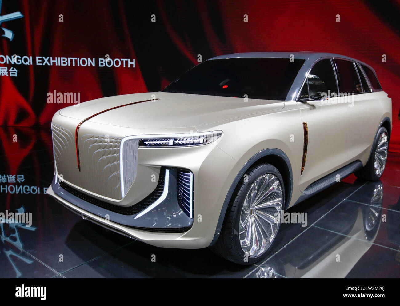 Francfort, Allemagne. Sep 12, 2019. La marque de la voiture Hongqi, partie de la constructeur automobile chinois FAW Group, affiche le Hongqi E115 SUV électrique au 2019 Internationale Automobil-Ausstellung (AAI). (Photo de Michael Debets/Pacific Press) Credit : Pacific Press Agency/Alamy Live News Banque D'Images