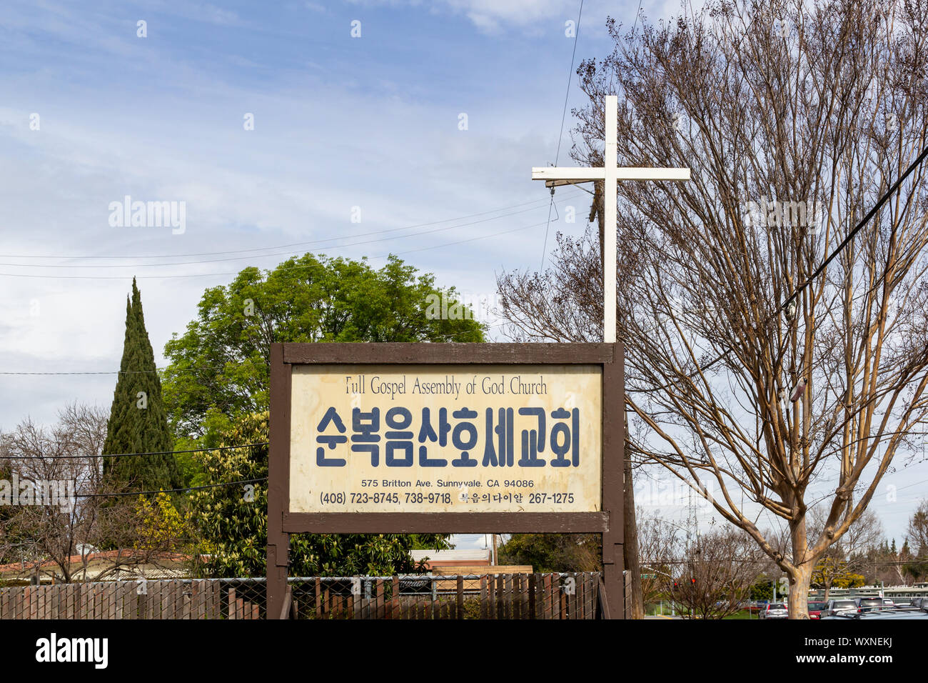 Full Gospel Assembly of God Church, signer et à l'extérieur de l'église ; Sunnyvale, Californie Banque D'Images