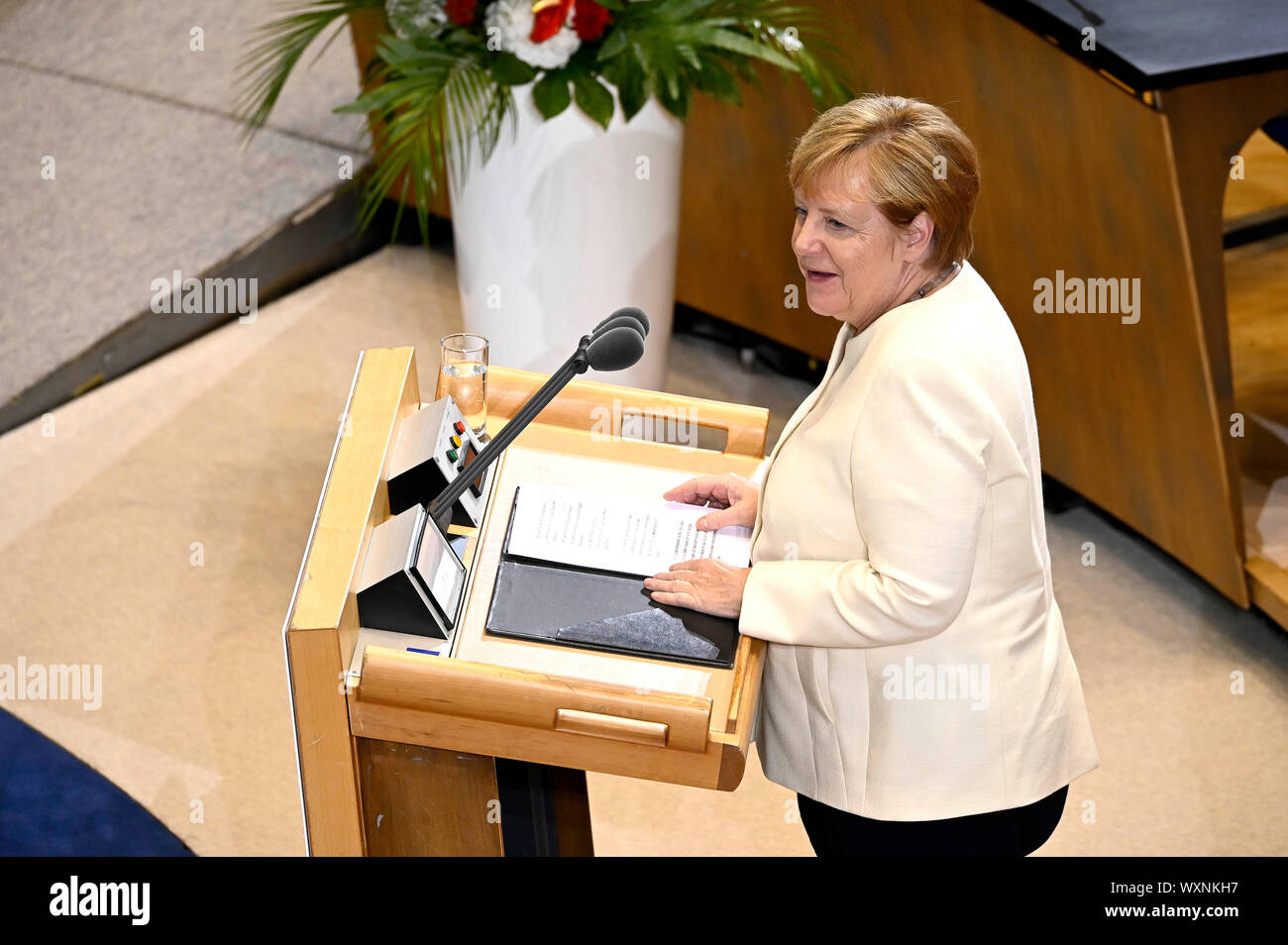 Bonn, Allemagne. 16 Sep, 2019. Angela Merkel à l'attribution du prix de l'État de Rhénanie du Nord-Westphalie en 2019 à Klaus Topfer DU WCCB dans le. Bonn, 16.09.2019 | Conditions de crédit dans le monde entier : dpa/Alamy Live News Banque D'Images