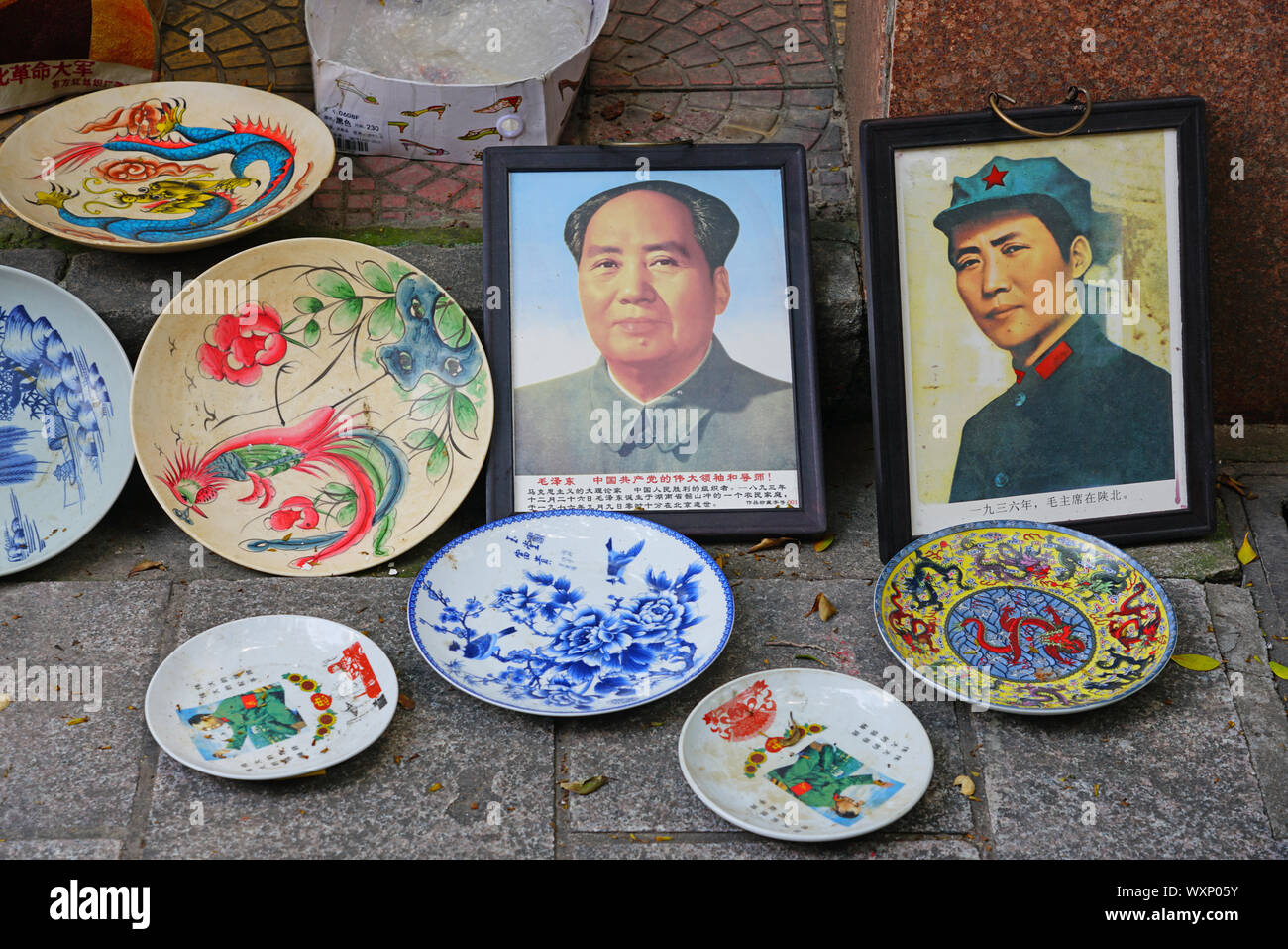 Shanghai, Chine - 15 JUIN 2019- Photos et souvenirs le président Mao Zedong dans une rue Marché aux puces à Quanzhou, province du Fujian, Chine. Banque D'Images