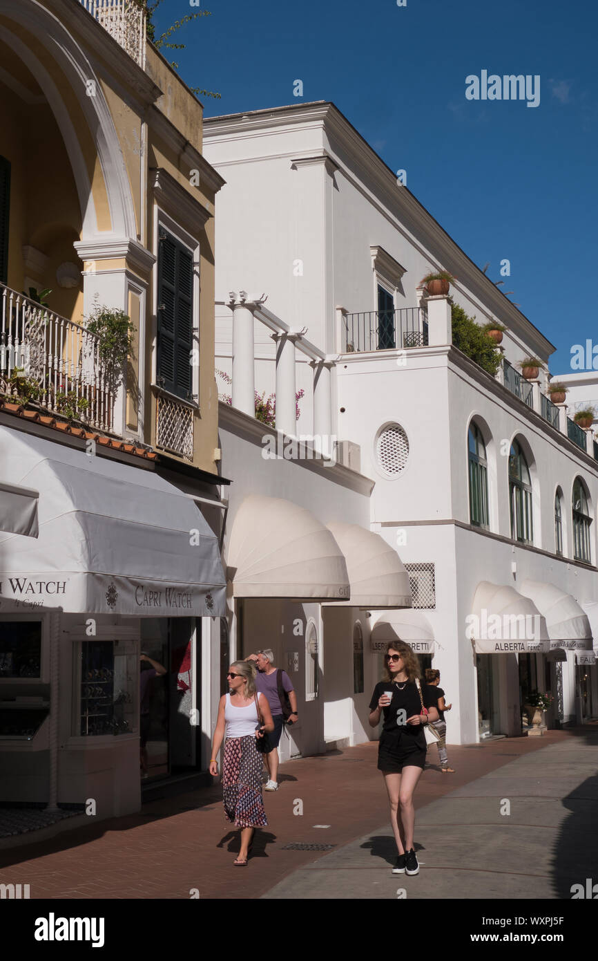 Des boutiques exclusives sur l'île de Capri en Italie l'été Banque D'Images