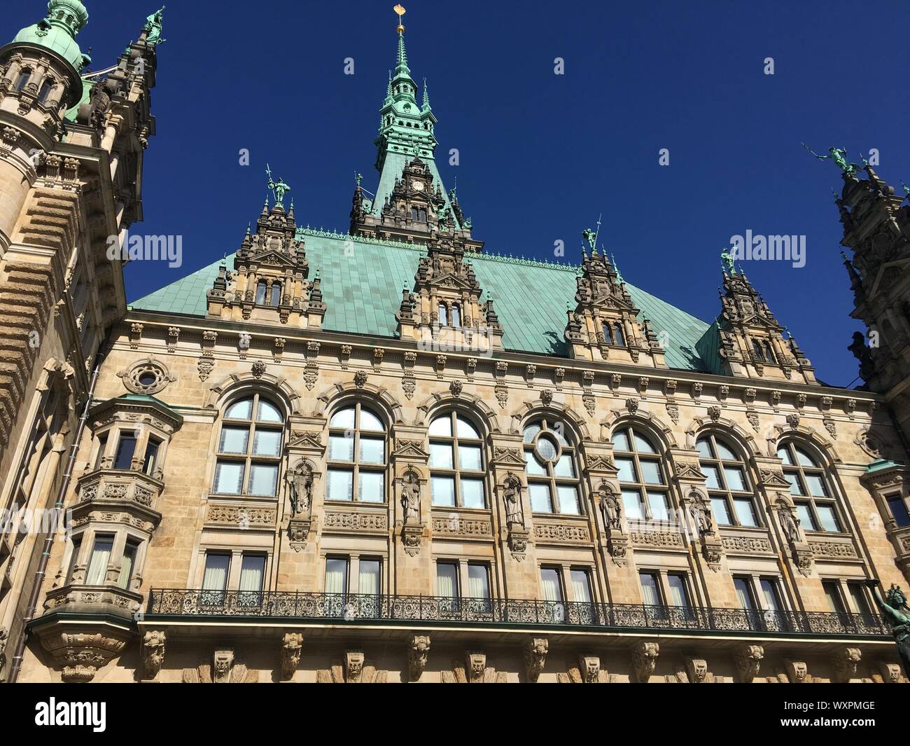 Hambourg - Mars 31, 2019 : Cour de l'hôtel de ville historique de Hambourg Banque D'Images