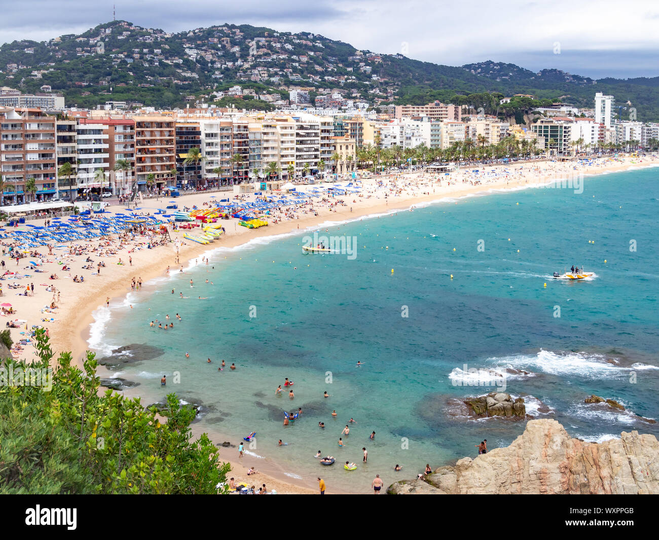 LLORET DE MAR, ESPAGNE-15 août 2019 : Lloret de Mar, plage principale, vue aérienne, Costa Brava, Catalogne Banque D'Images