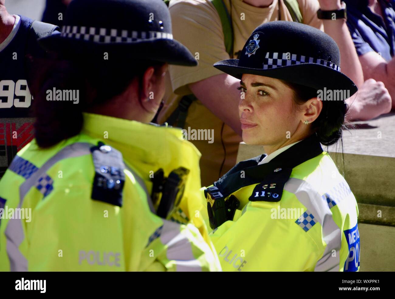 Les femmes de la police se sont réunis devant la Cour suprême du Royaume-Uni Londres appel contre la prorogation du Parlement en septembre 2019 les médias et la foule uk Banque D'Images