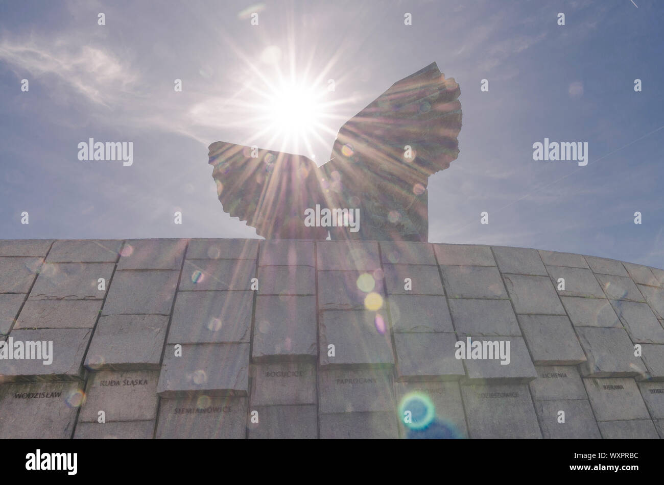 Katowice, Silésie, Pologne, 15 Septembre 2019 : Le Monument d'insurrections de Silésie éclairée par les rayons du soleil Banque D'Images