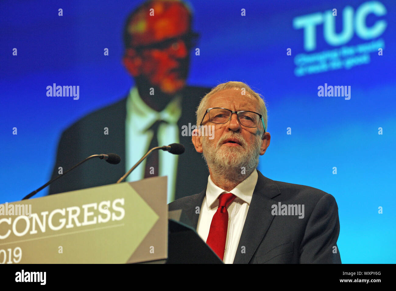 Brighton, Royaume-Uni - Jeremy Corbyn donne un discours lors de la Congrès du TUC Banque D'Images