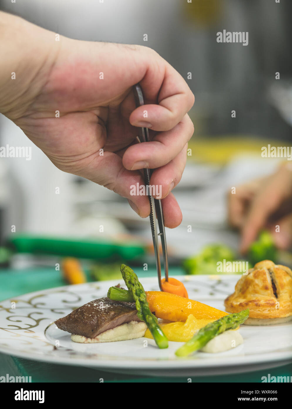 Dernière touche du chef ,cuisine ottomane Banque D'Images