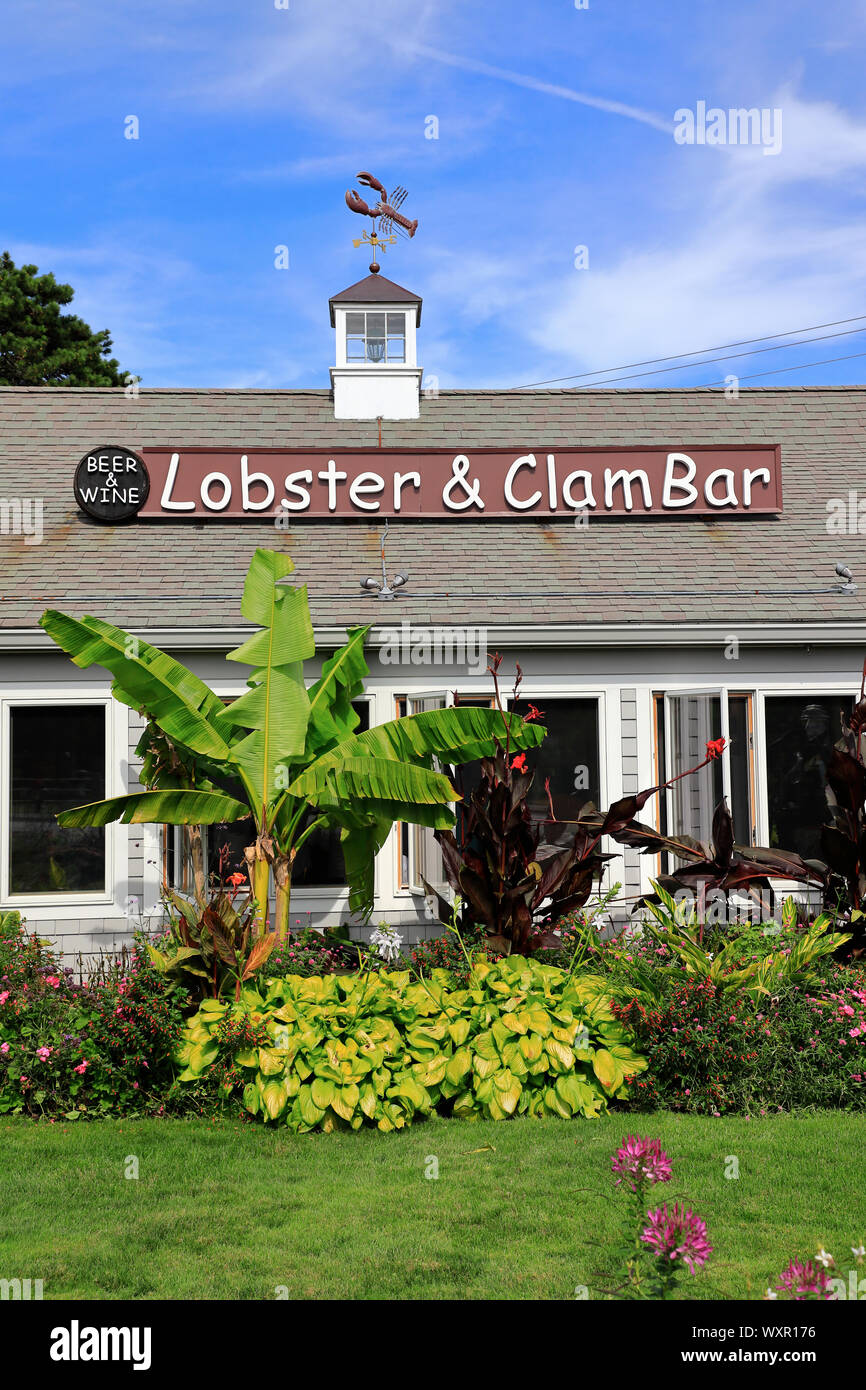 Vue extérieure d'Arnold Lobster & Clam Bar avec un homard girouette sur le toit.Eastham.Cape Cod.Massachusetts.USA Banque D'Images