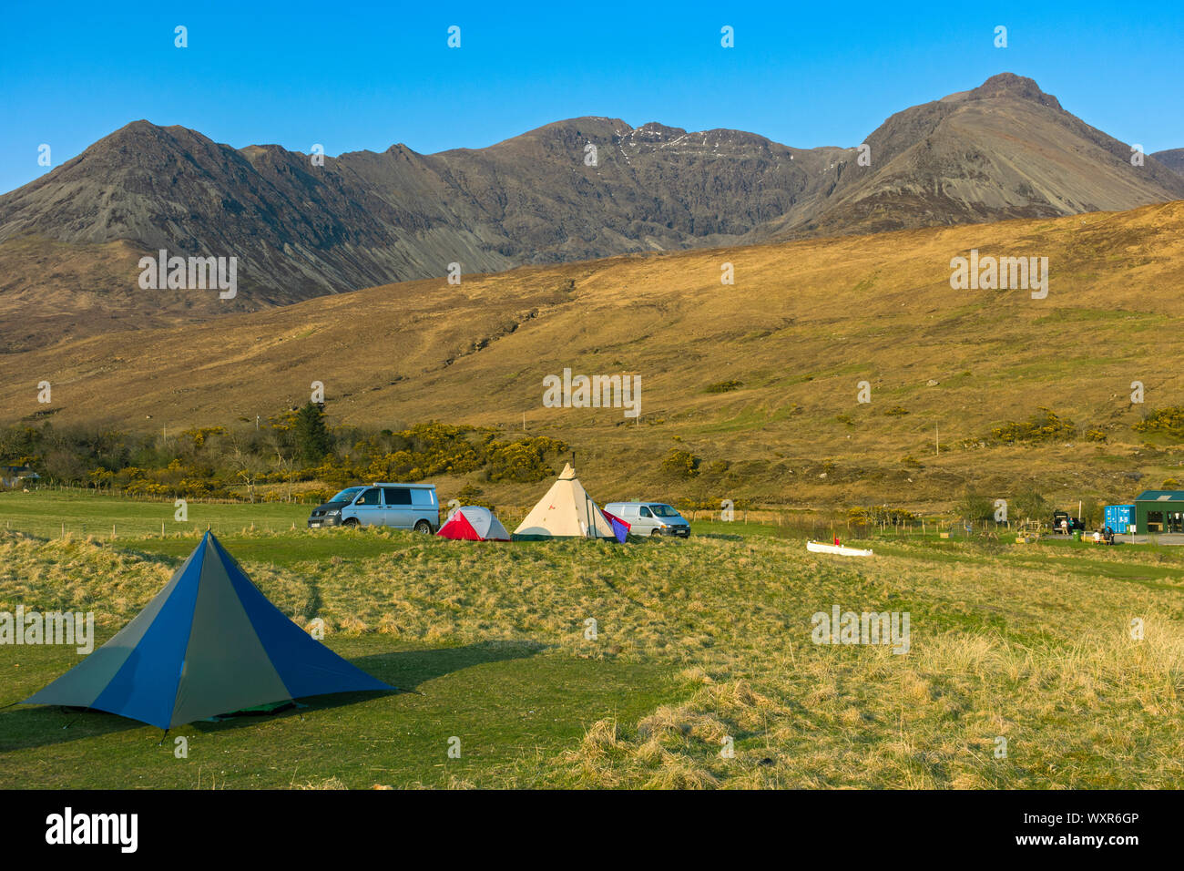 Les montagnes Cuillin autour de Coire na Banachdich du camping à Glen cassante, ont profité, Isle of Skye, Scotland, UK Banque D'Images