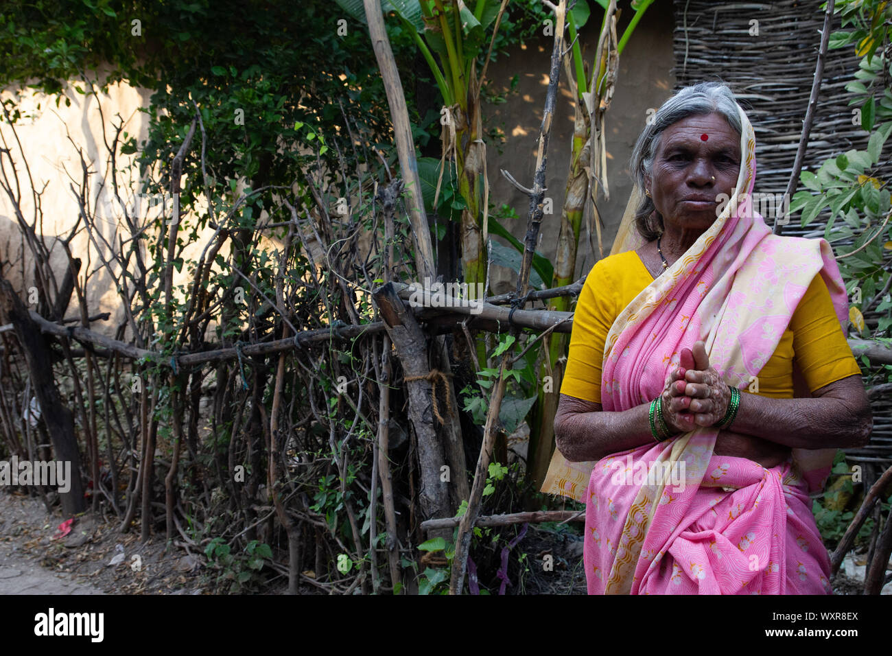 Femme indienne Tribal dans village Banque D'Images