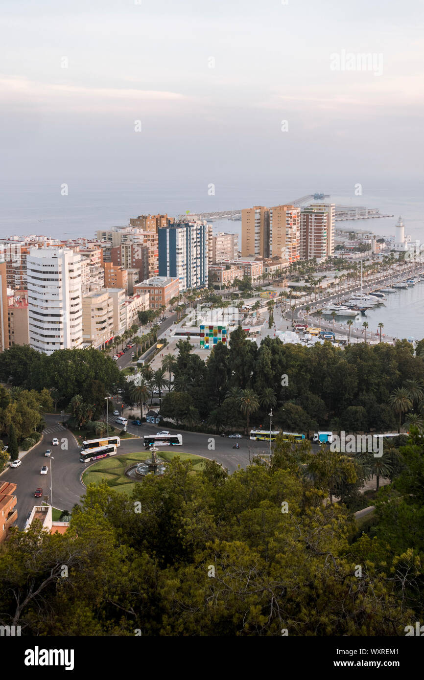 Port de Malaga, Muelle uno. La Malagueta, Paseo de la Farola. Malaga, Andalousie, espagne. Banque D'Images