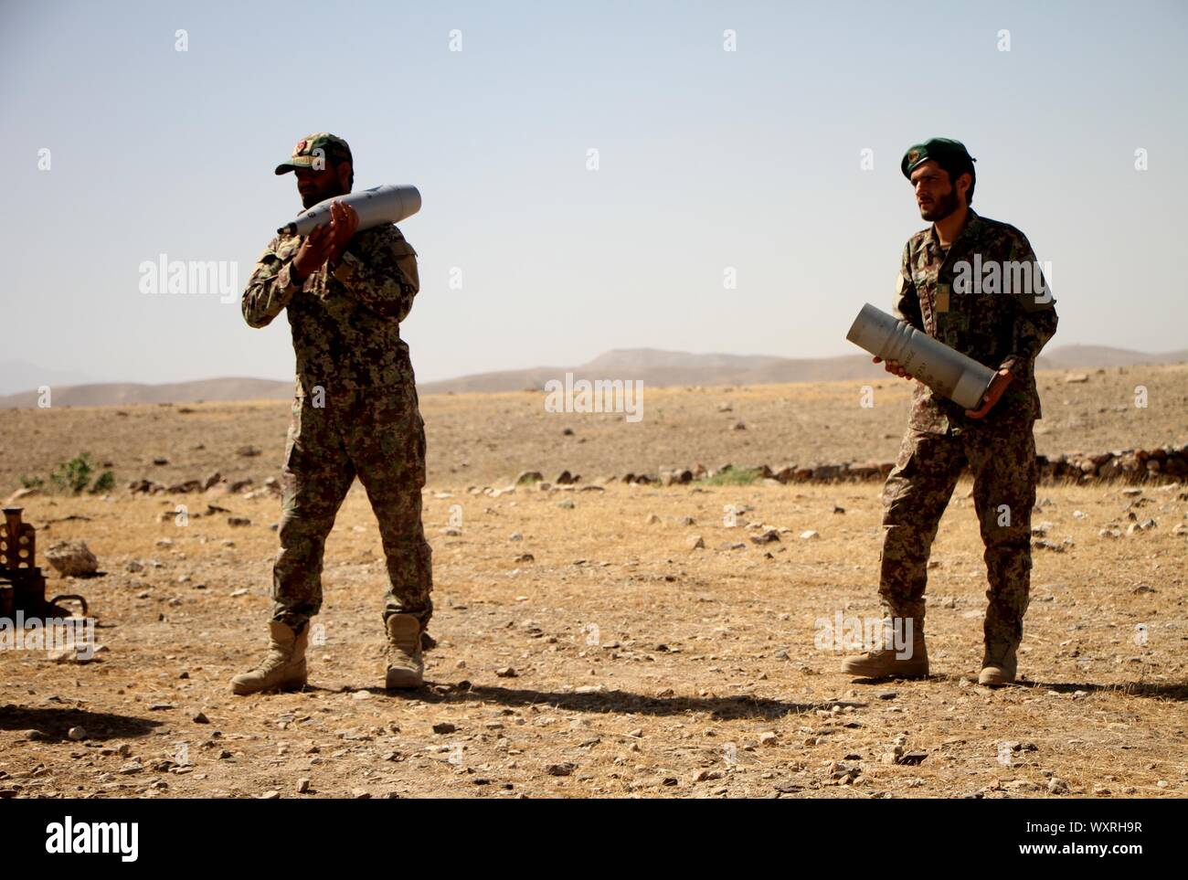 À Jalalabad, en Afghanistan. 16 Sep, 2019. Les membres des forces de sécurité afghanes de prendre part à une opération militaire contre l'État islamique (EST) dans l'est du district Achin province de Nangarhar, Afghanistan, le 16 septembre 2019. Credit : Saifurahman Safi/Xinhua Banque D'Images