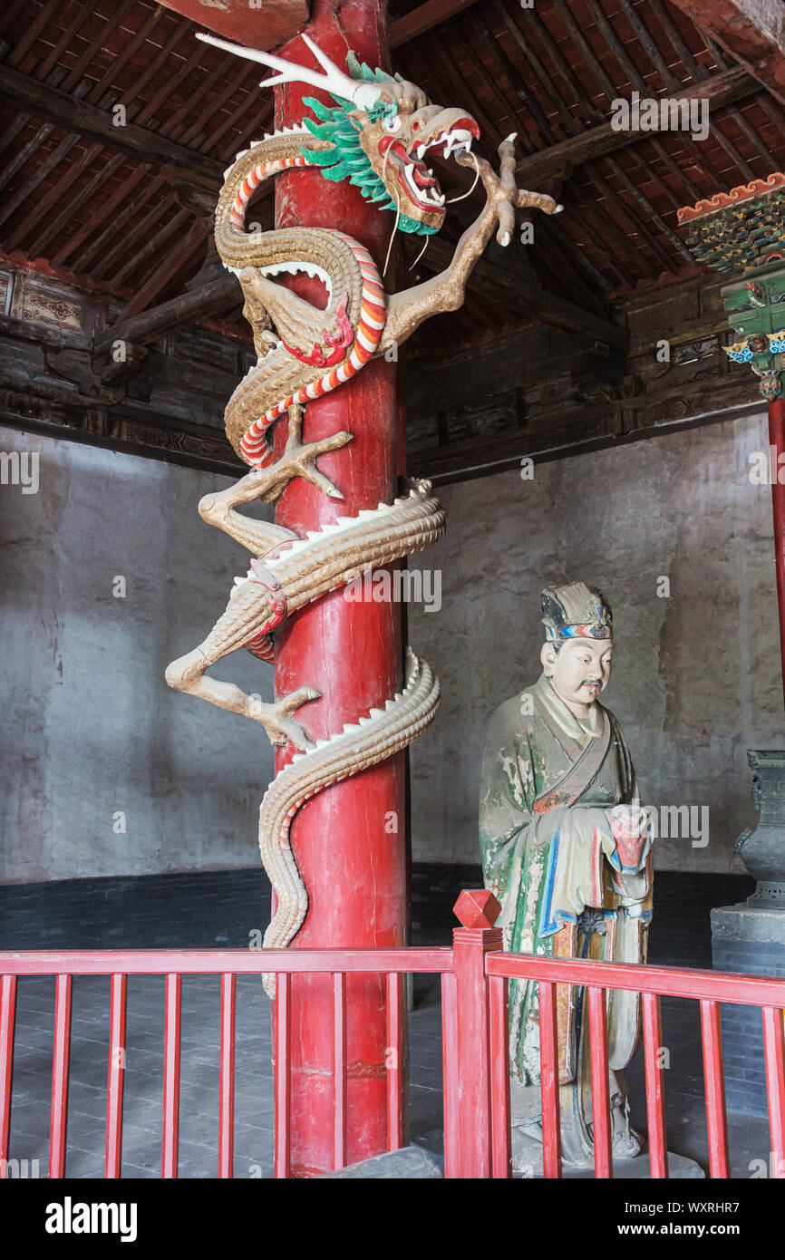 Dragon enroulé autour d'un pôle dans le temple Jinci à Taiyuan Banque D'Images