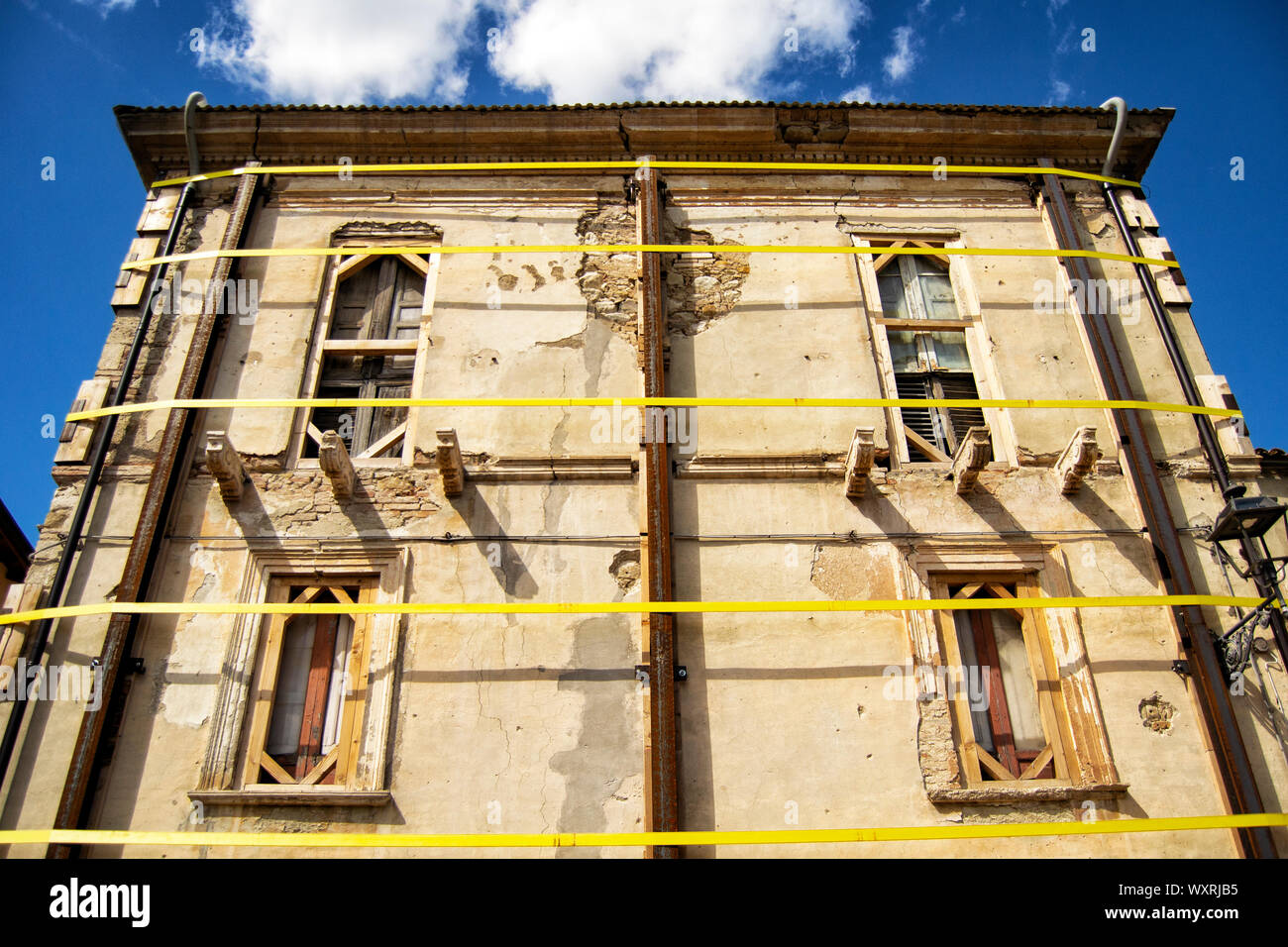 Après le tremblement de terre recostruction dans le magnifique village de Teramo, Abruzzes, Italie. Dans la région de Bomba est situé à l'escalier saint (Scala Sancta) Banque D'Images