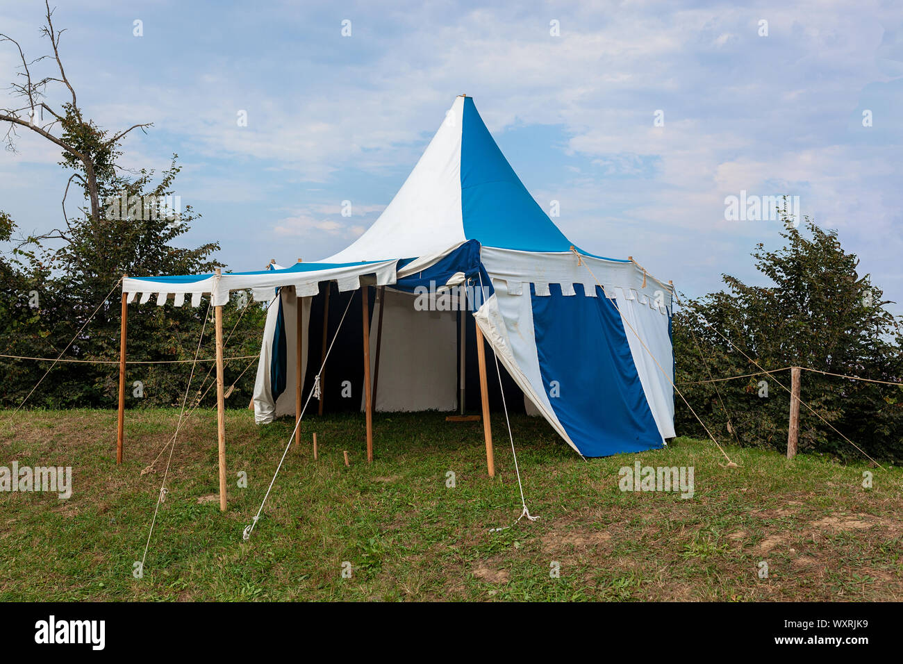 Medieval tent Banque de photographies et d'images à haute résolution - Alamy