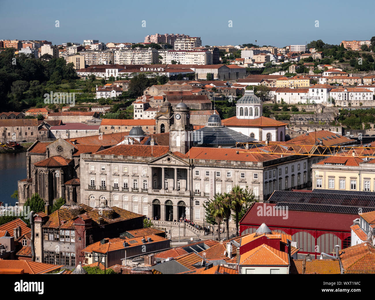Détail de vieilles maisons et appartements au centre-ville de Porto Banque D'Images