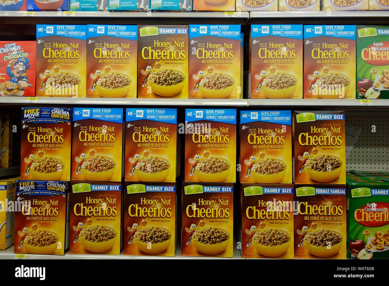 Boîtes de cheerios sur une étagère de magasin Banque D'Images