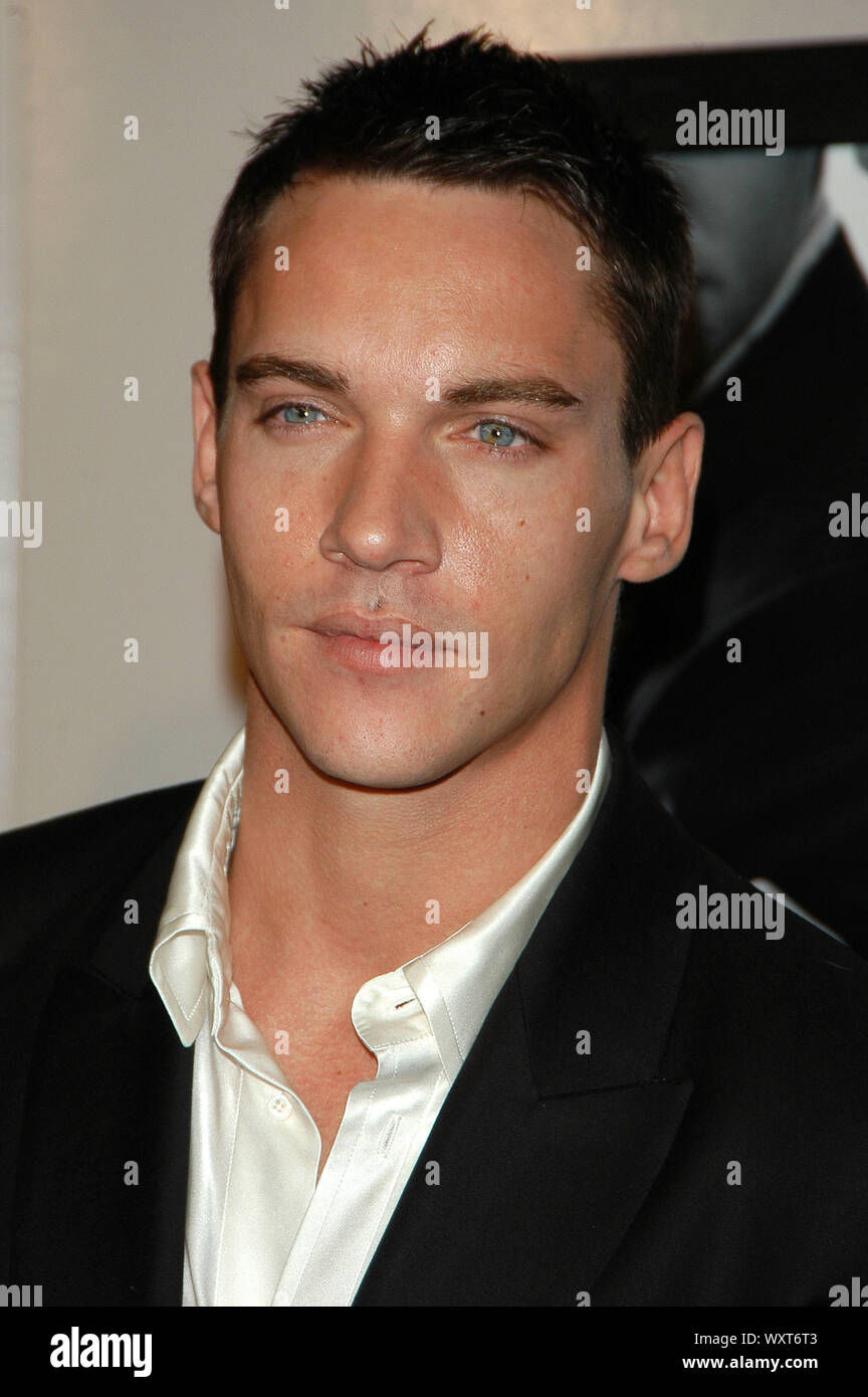 Jonathan Rhys-Meyers au Los Angeles Première de 'Match Point' qui a eu lieu au Los Angeles County Museum of Art (LACMA) à Los Angeles, CA. L'événement a eu lieu le jeudi, 8 décembre 2005. Photo par : / PictureLux SBM - Référence #  Fichier SBMPLX 33864-3478 Banque D'Images