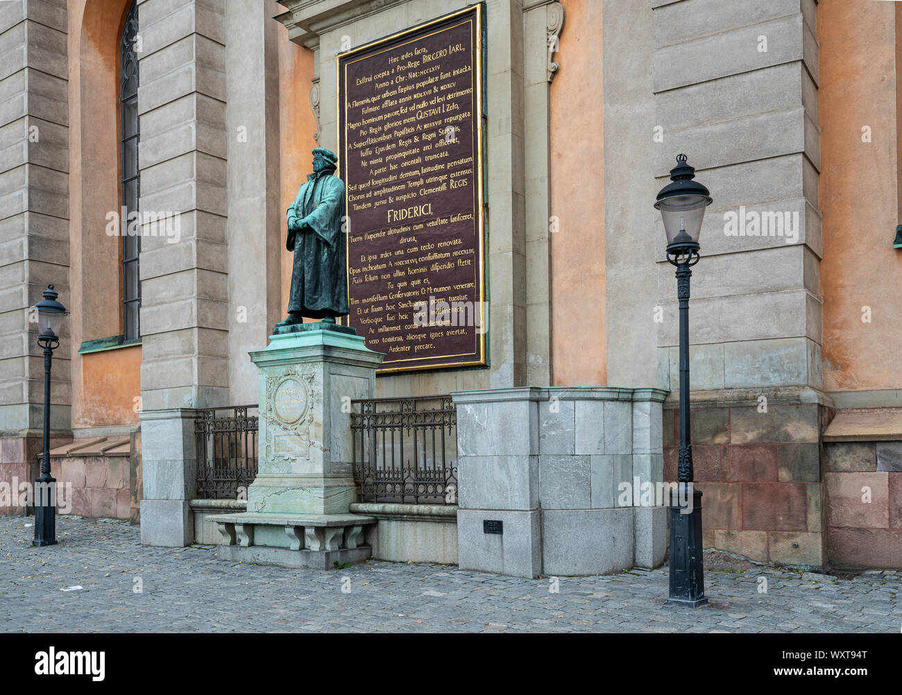 Stockholm, Suède. Septembre 2019. Une vue de l'Olaus Petri statue devant l'église Storkyrkan Banque D'Images